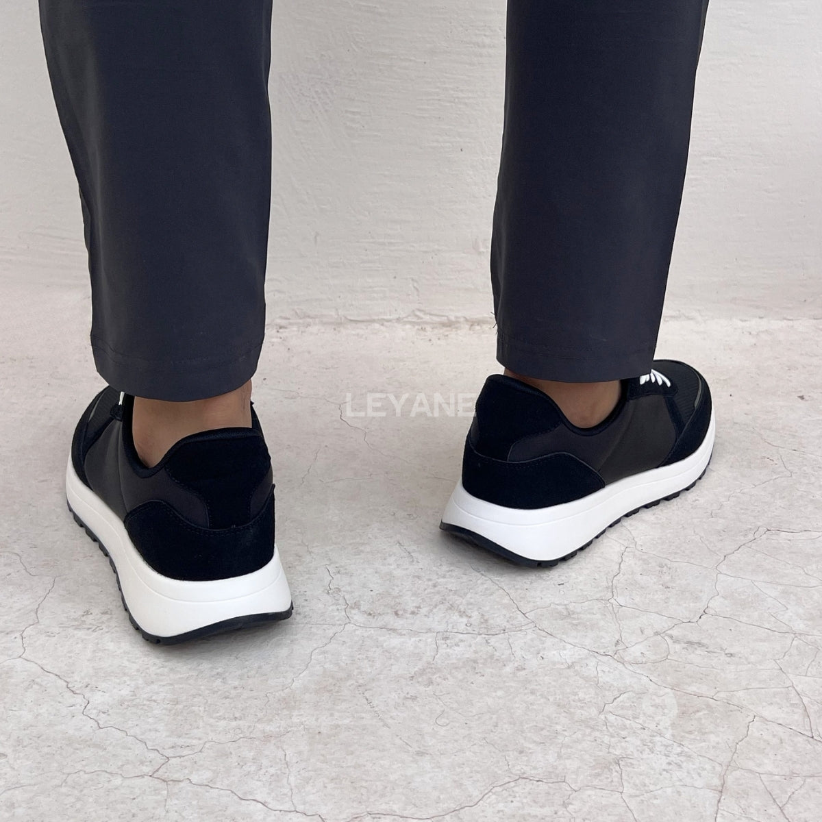 Baskets homme luxe, baskets homme Maroc, baskets homme tendance, baskets homme Casablanca, baskets homme cuir, sneakers homme élégantes, sneakers homme confortables, baskets casual homme, baskets sport chic homme, baskets blanches homme, baskets mode homme, sneakers Nike homme, sneakers Adidas homme, baskets New Balance homme, sneakers Balenciaga homme, baskets Alexander McQueen homme, baskets homme premium, sneakers homme streetwear, baskets homme modernes, baskets légères homme, chaussures sport homme ten