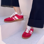 baskets femme, sneakers femme, baskets rétro, sneakers tendance, chaussures casual, baskets confortables, baskets toile, baskets suédine, sneakers été, chaussures femme mode, baskets stylées, sneakers vintage, baskets rouges, baskets beige, baskets blanches, chaussures streetwear, baskets légères