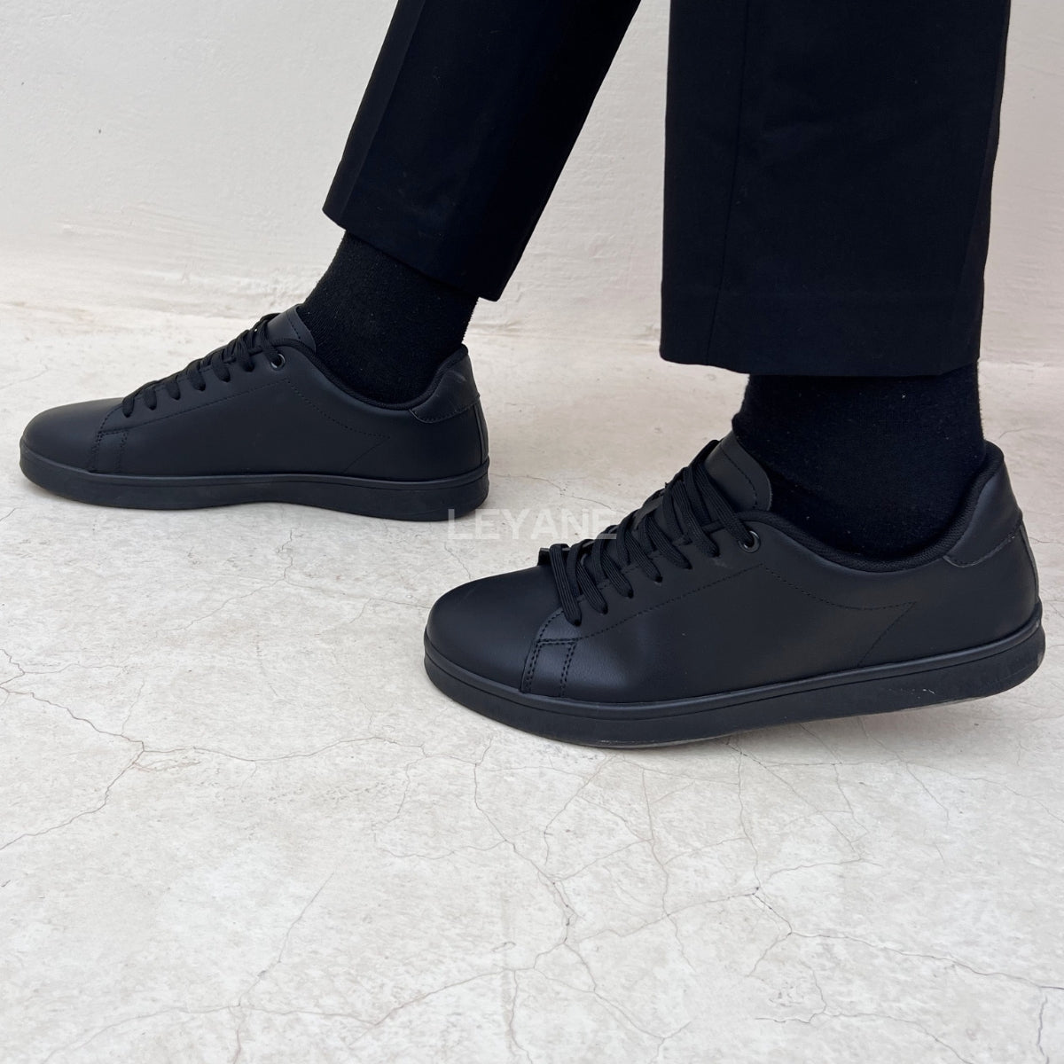 Baskets homme luxe, baskets homme Maroc, baskets homme tendance, baskets homme Casablanca, baskets homme cuir, sneakers homme élégantes, sneakers homme confortables, baskets casual homme, baskets sport chic homme, baskets blanches homme, baskets mode homme, sneakers Nike homme, sneakers Adidas homme, baskets New Balance homme, sneakers Balenciaga homme, baskets Alexander McQueen homme, baskets homme premium, sneakers homme streetwear, baskets homme modernes, baskets légères homme, chaussures sport homme ten