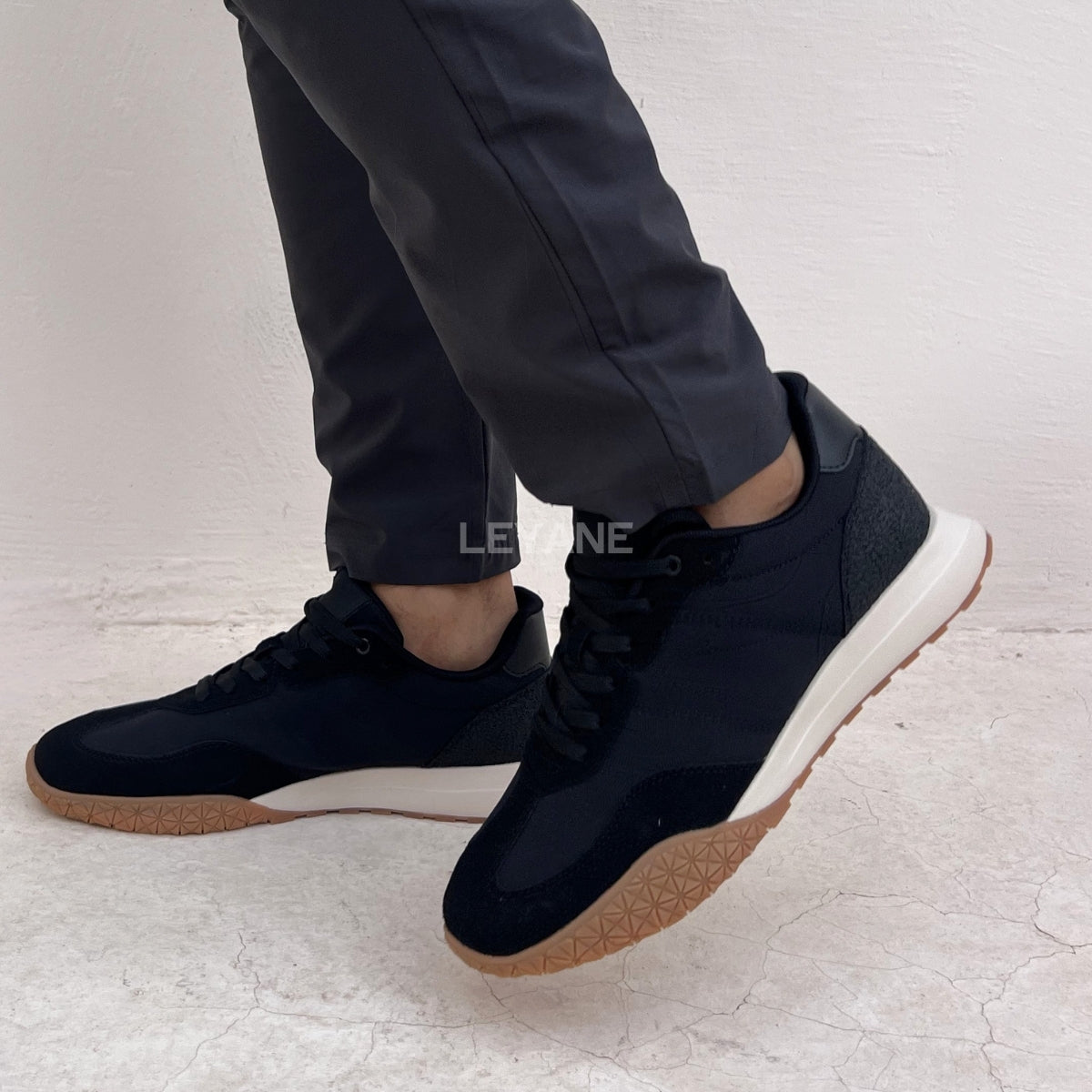 Baskets homme luxe, baskets homme Maroc, baskets homme tendance, baskets homme Casablanca, baskets homme cuir, sneakers homme élégantes, sneakers homme confortables, baskets casual homme, baskets sport chic homme, baskets blanches homme, baskets mode homme, sneakers Nike homme, sneakers Adidas homme, baskets New Balance homme, sneakers Balenciaga homme, baskets Alexander McQueen homme, baskets homme premium, sneakers homme streetwear, baskets homme modernes, baskets légères homme, chaussures sport homme ten