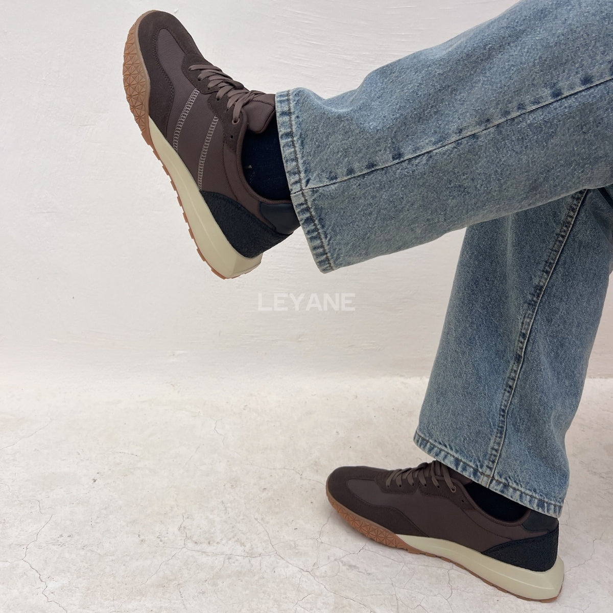 Baskets homme luxe, baskets homme Maroc, baskets homme tendance, baskets homme Casablanca, baskets homme cuir, sneakers homme élégantes, sneakers homme confortables, baskets casual homme, baskets sport chic homme, baskets blanches homme, baskets mode homme, sneakers Nike homme, sneakers Adidas homme, baskets New Balance homme, sneakers Balenciaga homme, baskets Alexander McQueen homme, baskets homme premium, sneakers homme streetwear, baskets homme modernes, baskets légères homme, chaussures sport homme ten