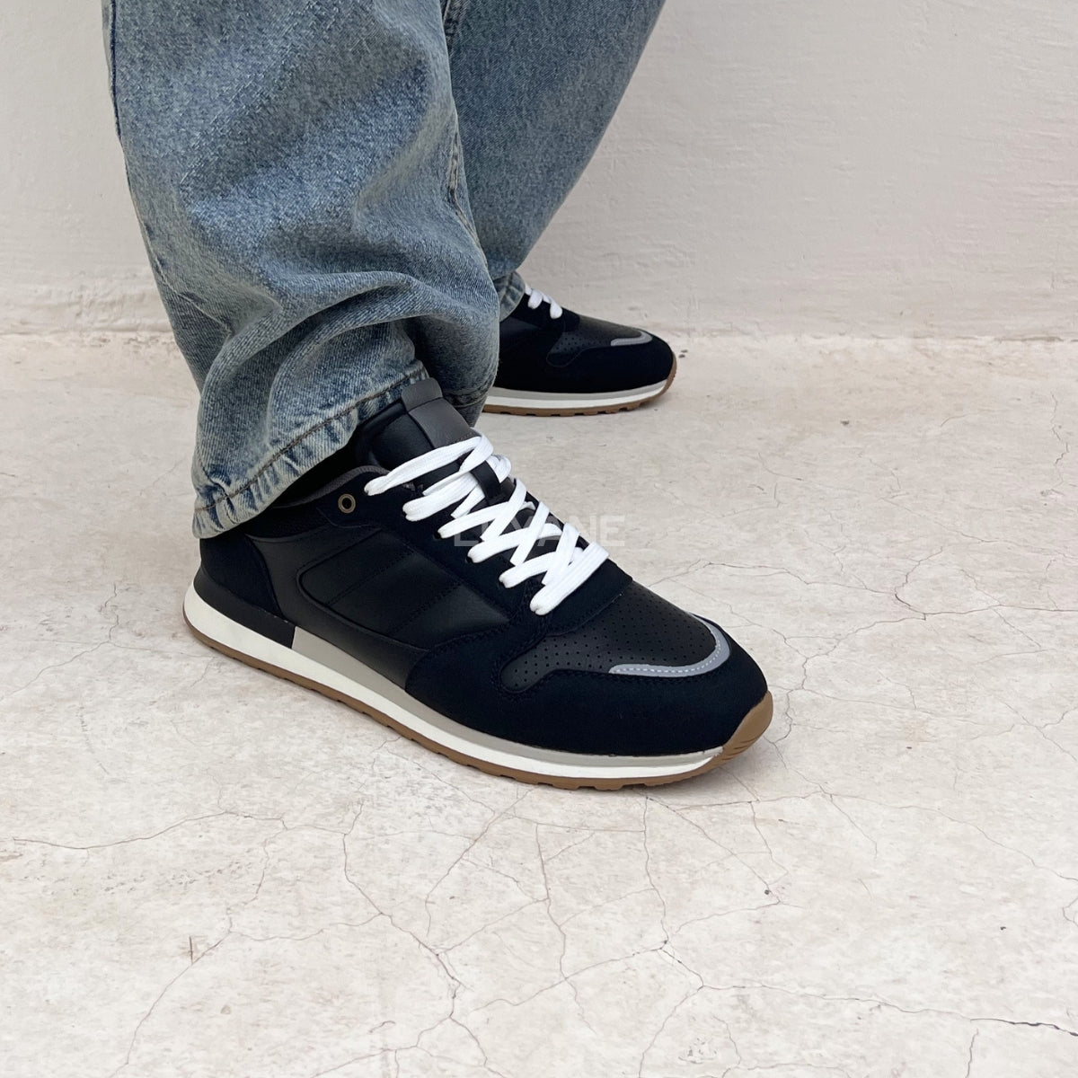 Baskets homme luxe, baskets homme Maroc, baskets homme tendance, baskets homme Casablanca, baskets homme cuir, sneakers homme élégantes, sneakers homme confortables, baskets casual homme, baskets sport chic homme, baskets blanches homme, baskets mode homme, sneakers Nike homme, sneakers Adidas homme, baskets New Balance homme, sneakers Balenciaga homme, baskets Alexander McQueen homme, baskets homme premium, sneakers homme streetwear, baskets homme modernes, baskets légères homme, chaussures sport homme ten