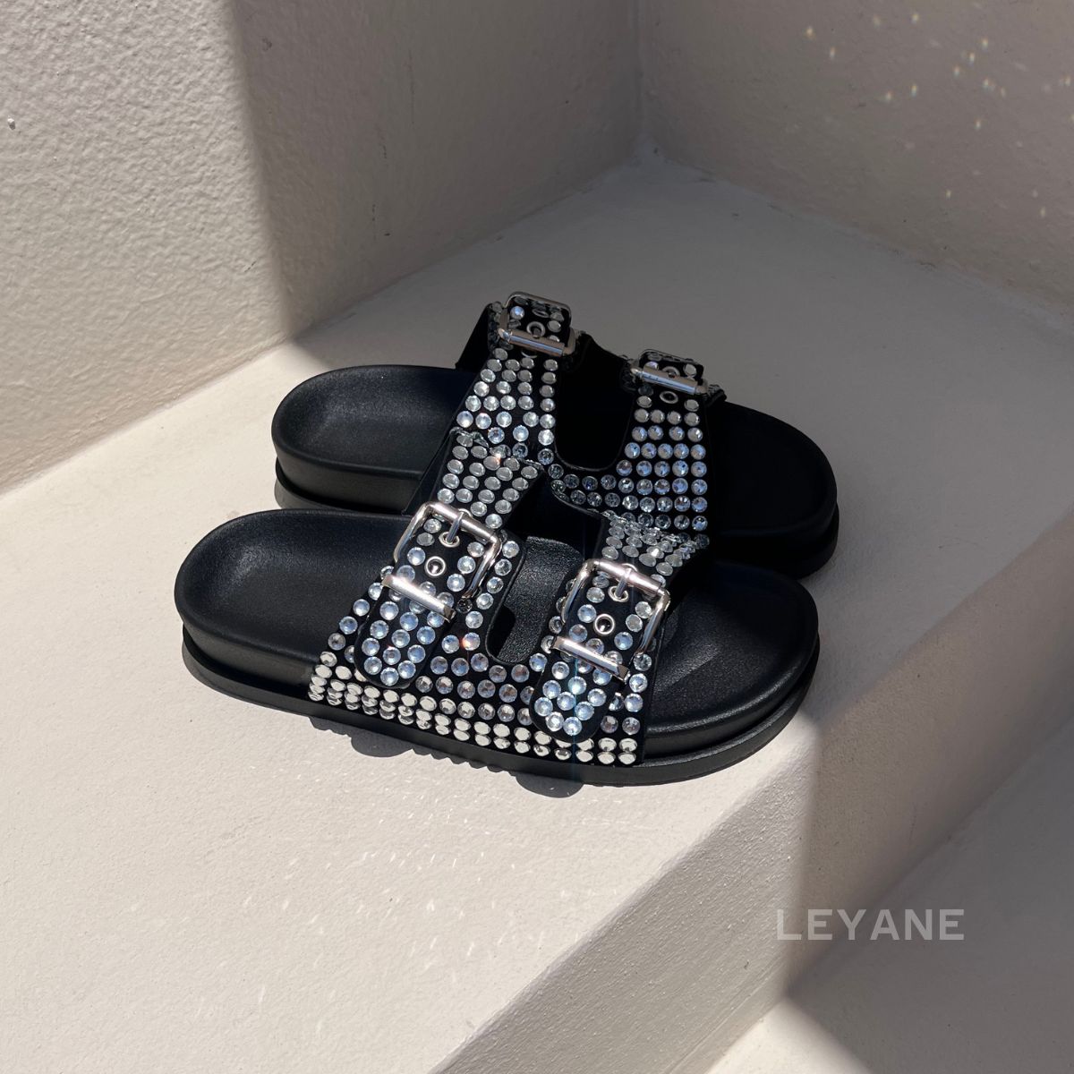 sandale plate, sandale maroc , sandale chunky, chaussures maroc, sandale femme, sandale zara, sandale été, sandals confortables, mules en daim, mules en crochets, mules maroc, mules femmes, mules tendance, sandale et mule, sabots femme
