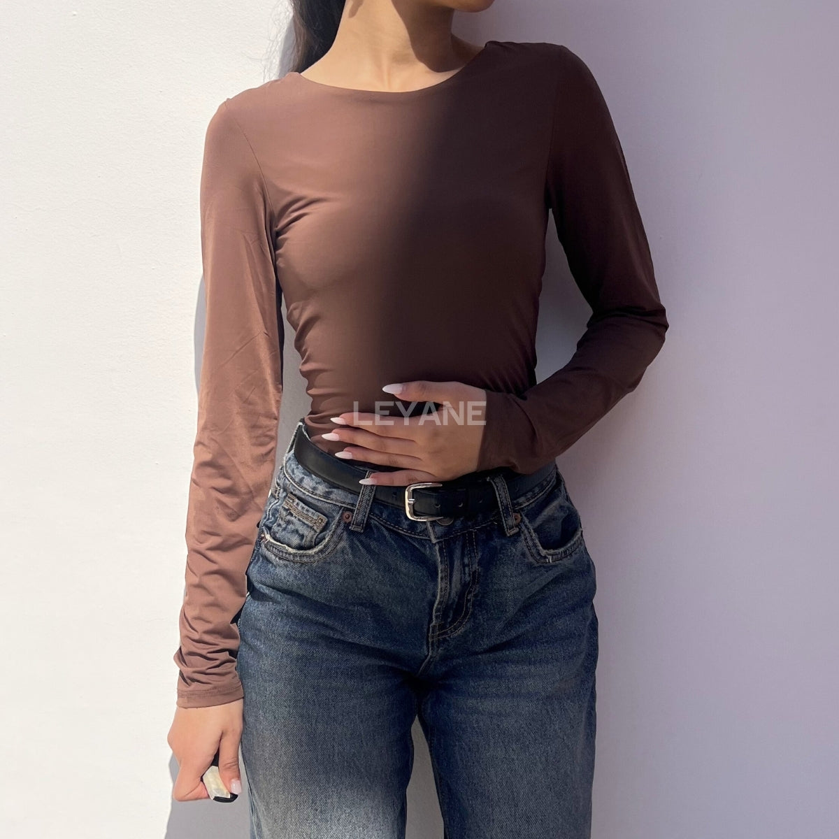 top femme, top soirée, top à sequins, top dos nu, top événement, top habillé, top chic, top élégant, top tendance, top en ligne, top noir, top marron, top brillant, top glamour, top court, top long, top ajusté, top moderne, top fashion, top party, top femme maroc, top maroc, top leyane, top leyane maroc, top marrakech, top casablanca, top rabat, top fes, top tanger, top agadir, outfit femme, outfit soirée, outfit chic, outfit for a date, ootd