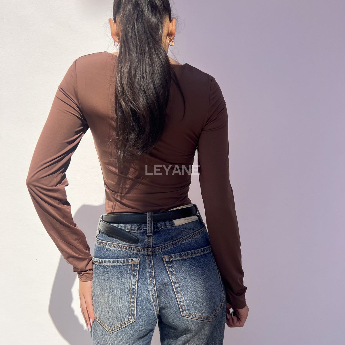 top femme, top soirée, top à sequins, top dos nu, top événement, top habillé, top chic, top élégant, top tendance, top en ligne, top noir, top marron, top brillant, top glamour, top court, top long, top ajusté, top moderne, top fashion, top party, top femme maroc, top maroc, top leyane, top leyane maroc, top marrakech, top casablanca, top rabat, top fes, top tanger, top agadir, outfit femme, outfit soirée, outfit chic, outfit for a date, ootd