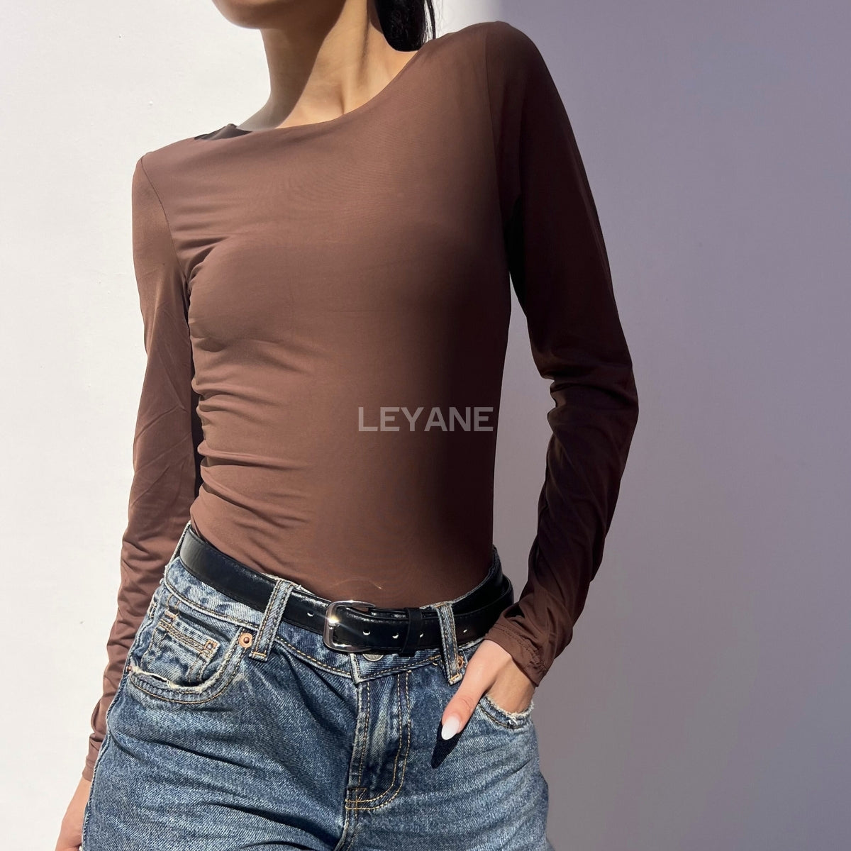 top femme, top soirée, top à sequins, top dos nu, top événement, top habillé, top chic, top élégant, top tendance, top en ligne, top noir, top marron, top brillant, top glamour, top court, top long, top ajusté, top moderne, top fashion, top party, top femme maroc, top maroc, top leyane, top leyane maroc, top marrakech, top casablanca, top rabat, top fes, top tanger, top agadir, outfit femme, outfit soirée, outfit chic, outfit for a date, ootd