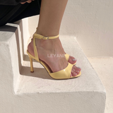 sandales femme, talon haut, sandales noires, escarpins ouverts, bride cheville, chaussures élégantes, talon fin, chaussures soirée, sandales chic, mode femme, été, minimaliste, tendance, look sophistiqué