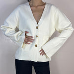 cardigan femme, cardigan élégant, cardigan chic, cardigan soirée, cardigan habillé, cardigan tendance, cardigan mode, cardigan en ligne, cardigan manches longues, cardigan manches courtes, cardigan maille, cardigan en laine, cardigan doux, cardigan oversize, cardigan ajusté, cardigan coupe droite, cardigan col V, cardigan boutonné, cardigan à boutons, cardigan basique, cardigan minimaliste, cardigan moderne, cardigan bureau, cardigan casual chic, cardigan de soirée, cardigan pour événement, cardigan pour tr