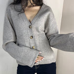 cardigan femme, cardigan élégant, cardigan chic, cardigan soirée, cardigan habillé, cardigan tendance, cardigan mode, cardigan en ligne, cardigan manches longues, cardigan manches courtes, cardigan maille, cardigan en laine, cardigan doux, cardigan oversize, cardigan ajusté, cardigan coupe droite, cardigan col V, cardigan boutonné, cardigan à boutons, cardigan basique, cardigan minimaliste, cardigan moderne, cardigan bureau, cardigan casual chic, cardigan de soirée, cardigan pour événement, cardigan pour tr