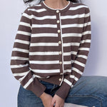 cardigan femme, cardigan élégant, cardigan chic, cardigan soirée, cardigan habillé, cardigan tendance, cardigan mode, cardigan en ligne, cardigan manches longues, cardigan manches courtes, cardigan maille, cardigan en laine, cardigan doux, cardigan oversize, cardigan ajusté, cardigan coupe droite, cardigan col V, cardigan boutonné, cardigan à boutons, cardigan basique, cardigan minimaliste, cardigan moderne, cardigan bureau, cardigan casual chic, cardigan de soirée, cardigan pour événement, cardigan pour tr