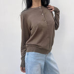 cardigan femme, cardigan élégant, cardigan chic, cardigan soirée, cardigan habillé, cardigan tendance, cardigan mode, cardigan en ligne, cardigan manches longues, cardigan manches courtes, cardigan maille, cardigan en laine, cardigan doux, cardigan oversize, cardigan ajusté, cardigan coupe droite, cardigan col V, cardigan boutonné, cardigan à boutons, cardigan basique, cardigan minimaliste, cardigan moderne, cardigan bureau, cardigan casual chic, cardigan de soirée, cardigan pour événement, cardigan pour tr