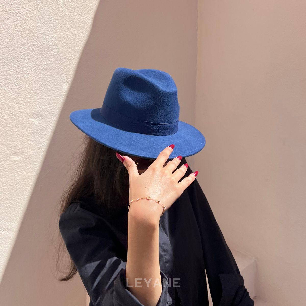 CHAPEAU EN LAINE UNISEX EN BLEU ROYAL - CHAPEAU MAISON MURIELLE MAROC