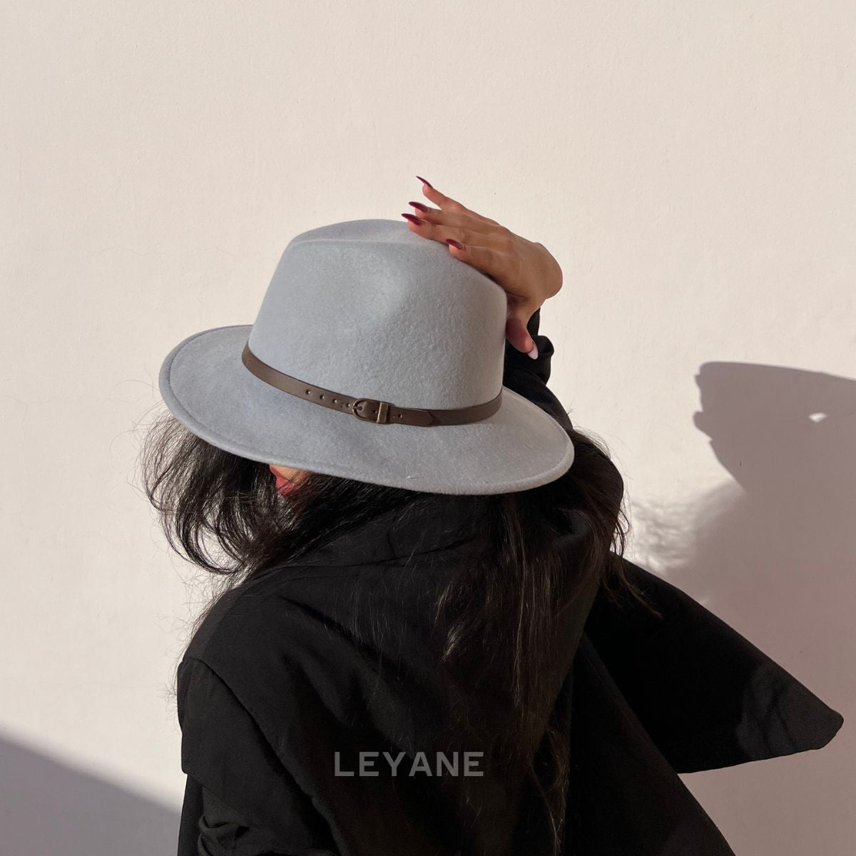 Chapeau gris avec ceinture en cuir - unisexe, chapeau en ligne, chapeau Maroc, chapeau de luxe 