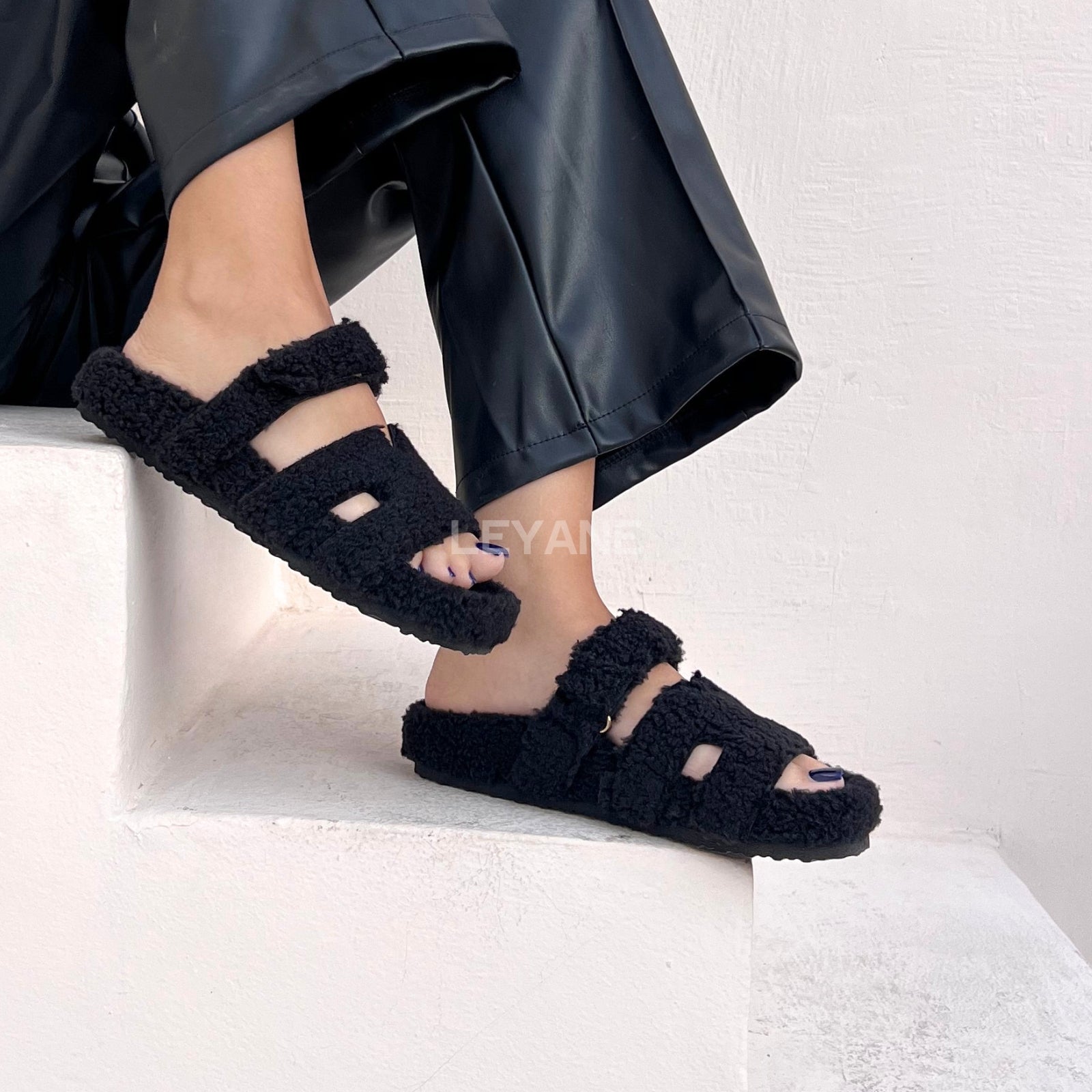 sandale plate, sandale maroc , sandale chunky, chaussures maroc, sandale femme, sandale zara, sandale été, sandals confortables, mules en daim, mules en crochets, mules maroc, mules femmes, mules tendance, sandale et mule, sabots femme
