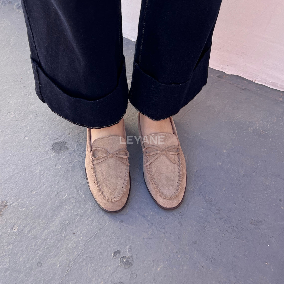 mocassins, suédine, daim, nœud, classique, chic, casual, chaussures plates, confort, femme, intemporel, automne, élégant