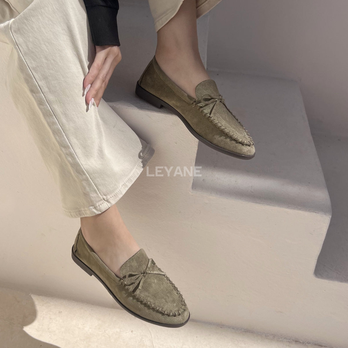 mocassins, suédine, daim, nœud, classique, chic, casual, chaussures plates, confort, femme, intemporel, automne, élégant