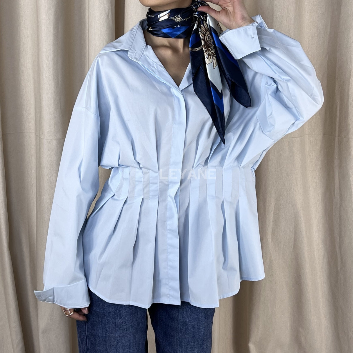 chemise femme, chemise élégante, chemise chic, chemise soirée, chemise habillée, chemise tendance, chemise mode, chemise en ligne, chemise manches longues, chemise manches courtes, chemise fluide, chemise oversize, chemise ajustée, chemise col classique, chemise col V, chemise satinée, chemise blanche, chemise noire, chemise beige, chemise marron, chemise zara style, chemise moderne, chemise minimaliste, chemise bureau, chemise casual chic, chemise de soirée, chemise pour événement, chemise pour travail, ch