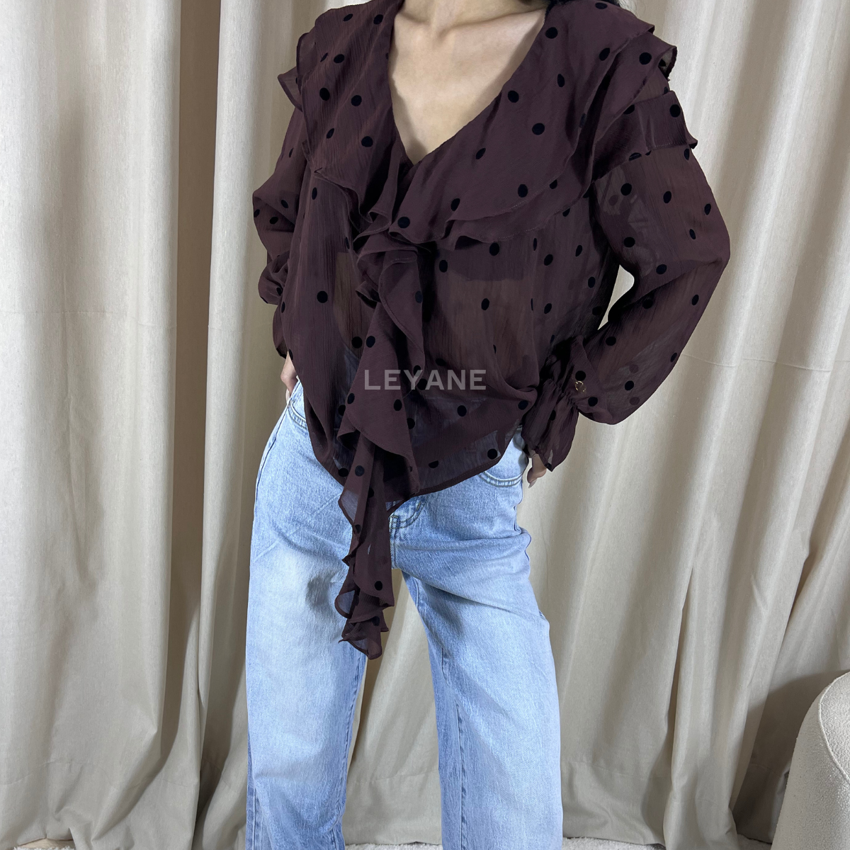 chemise femme, chemise élégante, chemise chic, chemise soirée, chemise habillée, chemise tendance, chemise mode, chemise en ligne, chemise manches longues, chemise manches courtes, chemise fluide, chemise oversize, chemise ajustée, chemise col classique, chemise col V, chemise satinée, chemise blanche, chemise noire, chemise beige, chemise marron, chemise zara style, chemise moderne, chemise minimaliste, chemise bureau, chemise casual chic, chemise de soirée, chemise pour événement, chemise pour travail, ch