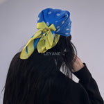 #Foulard #ModeFemme #StyleÉlégant #AccessoireChic #LookModerne #Tendance2026 #HairStyle #PolkaDots #FashionInspiration #ChicEtSimple