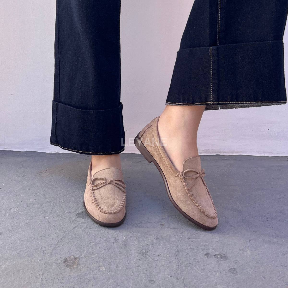 mocassins, suédine, daim, nœud, classique, chic, casual, chaussures plates, confort, femme, intemporel, automne, élégant