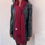 foulard femme, foulard élégant, foulard chic, foulard classique, foulard moderne, foulard tendance, foulard intemporel, foulard luxe, foulard premium, foulard soie, foulard satin, foulard mousseline, foulard léger, foulard doux, foulard fluide, foulard imprimé, foulard uni, foulard à motifs, foulard minimaliste, foulard clean look, foulard fashion, foulard stylé, foulard habillé, foulard quotidien, foulard casual, foulard workwear, foulard bureau, foulard soirée, foulard polyvalent, foulard carré, foulard l