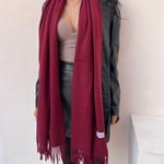 foulard femme, foulard élégant, foulard chic, foulard classique, foulard moderne, foulard tendance, foulard intemporel, foulard luxe, foulard premium, foulard soie, foulard satin, foulard mousseline, foulard léger, foulard doux, foulard fluide, foulard imprimé, foulard uni, foulard à motifs, foulard minimaliste, foulard clean look, foulard fashion, foulard stylé, foulard habillé, foulard quotidien, foulard casual, foulard workwear, foulard bureau, foulard soirée, foulard polyvalent, foulard carré, foulard l