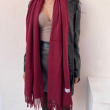 foulard femme, foulard élégant, foulard chic, foulard classique, foulard moderne, foulard tendance, foulard intemporel, foulard luxe, foulard premium, foulard soie, foulard satin, foulard mousseline, foulard léger, foulard doux, foulard fluide, foulard imprimé, foulard uni, foulard à motifs, foulard minimaliste, foulard clean look, foulard fashion, foulard stylé, foulard habillé, foulard quotidien, foulard casual, foulard workwear, foulard bureau, foulard soirée, foulard polyvalent, foulard carré, foulard l