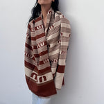 foulard femme, foulard élégant, foulard chic, foulard classique, foulard moderne, foulard tendance, foulard intemporel, foulard luxe, foulard premium, foulard soie, foulard satin, foulard mousseline, foulard léger, foulard doux, foulard fluide, foulard imprimé, foulard uni, foulard à motifs, foulard minimaliste, foulard clean look, foulard fashion, foulard stylé, foulard habillé, foulard quotidien, foulard casual, foulard workwear, foulard bureau, foulard soirée, foulard polyvalent, foulard carré, foulard l