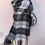 écharpes femme, écharpes élégantes, écharpes chic, écharpes tendance, écharpes modernes, écharpes intemporelles, écharpes classiques, écharpes minimalistes, écharpes raffinées, écharpes douces, écharpes confortables, écharpes chaudes, écharpes légères, écharpes en laine, écharpes en cachemire, écharpes en maille, écharpes en tissu doux, écharpes imprimées, écharpes unies, écharpes à motifs, écharpes léopard, écharpes à carreaux, écharpes fleuries, écharpes colorées, écharpes neutres, écharpes beige, écharpe