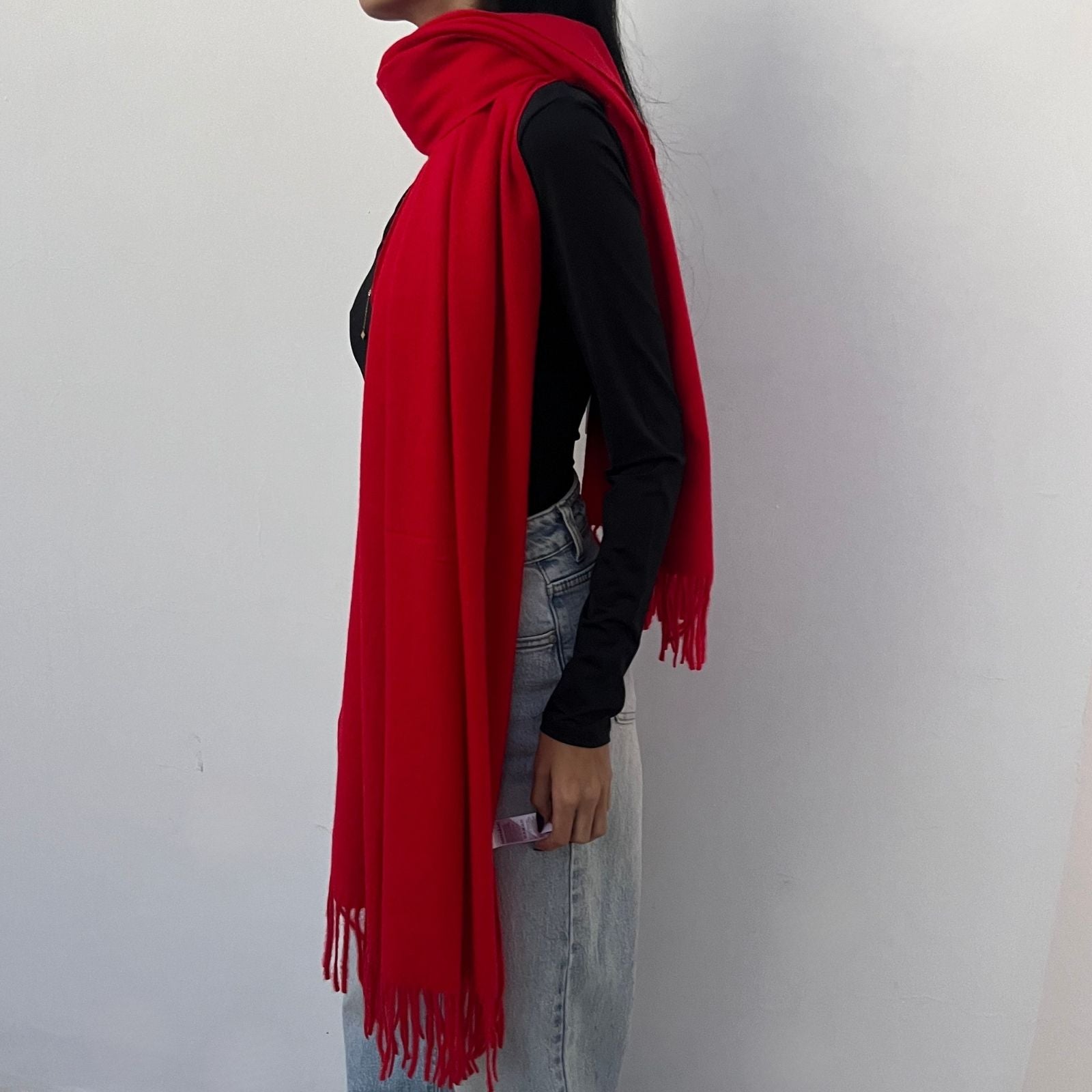 foulard femme, foulard élégant, foulard chic, foulard classique, foulard moderne, foulard tendance, foulard intemporel, foulard luxe, foulard premium, foulard soie, foulard satin, foulard mousseline, foulard léger, foulard doux, foulard fluide, foulard imprimé, foulard uni, foulard à motifs, foulard minimaliste, foulard clean look, foulard fashion, foulard stylé, foulard habillé, foulard quotidien, foulard casual, foulard workwear, foulard bureau, foulard soirée, foulard polyvalent, foulard carré, foulard l