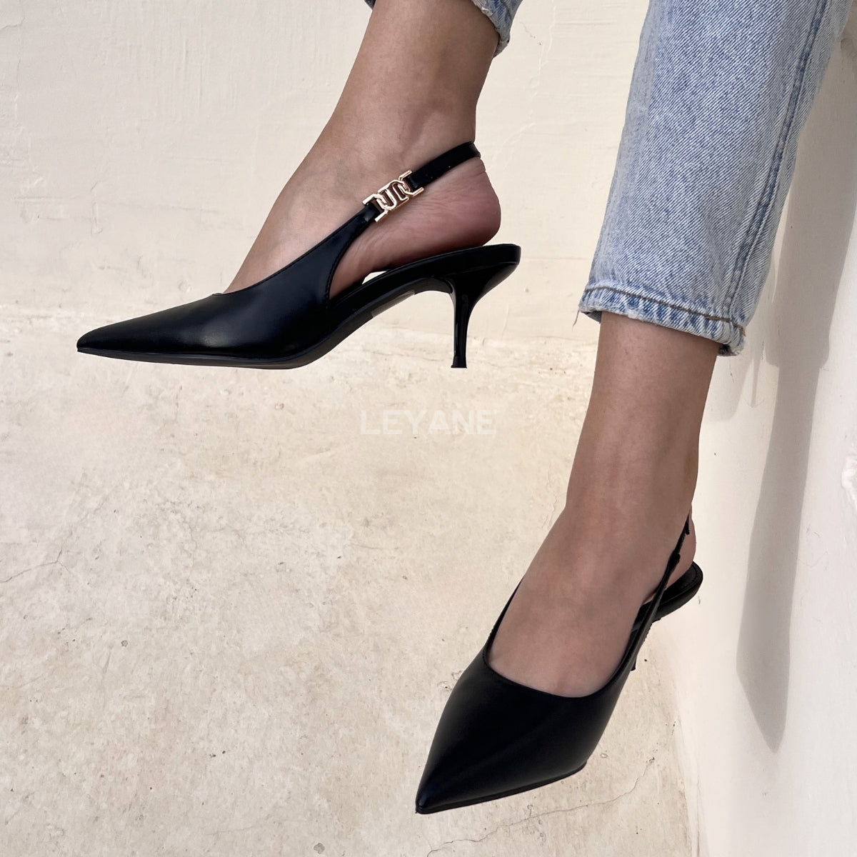 escarpins femme, escarpins à talons, escarpins talon haut, escarpins talon moyen, escarpins talon confortable, escarpins talon fin, escarpins talon carré, escarpins élégants, escarpins chic, escarpins classiques, escarpins modernes, escarpins tendance, escarpins intemporels, escarpins soirée, escarpins habillés, escarpins bureau, escarpins workwear, escarpins minimalistes, escarpins bout pointu, escarpins bout fermé, escarpins bride arrière, slingback femme, escarpins vernis, escarpins en daim, escarpins en