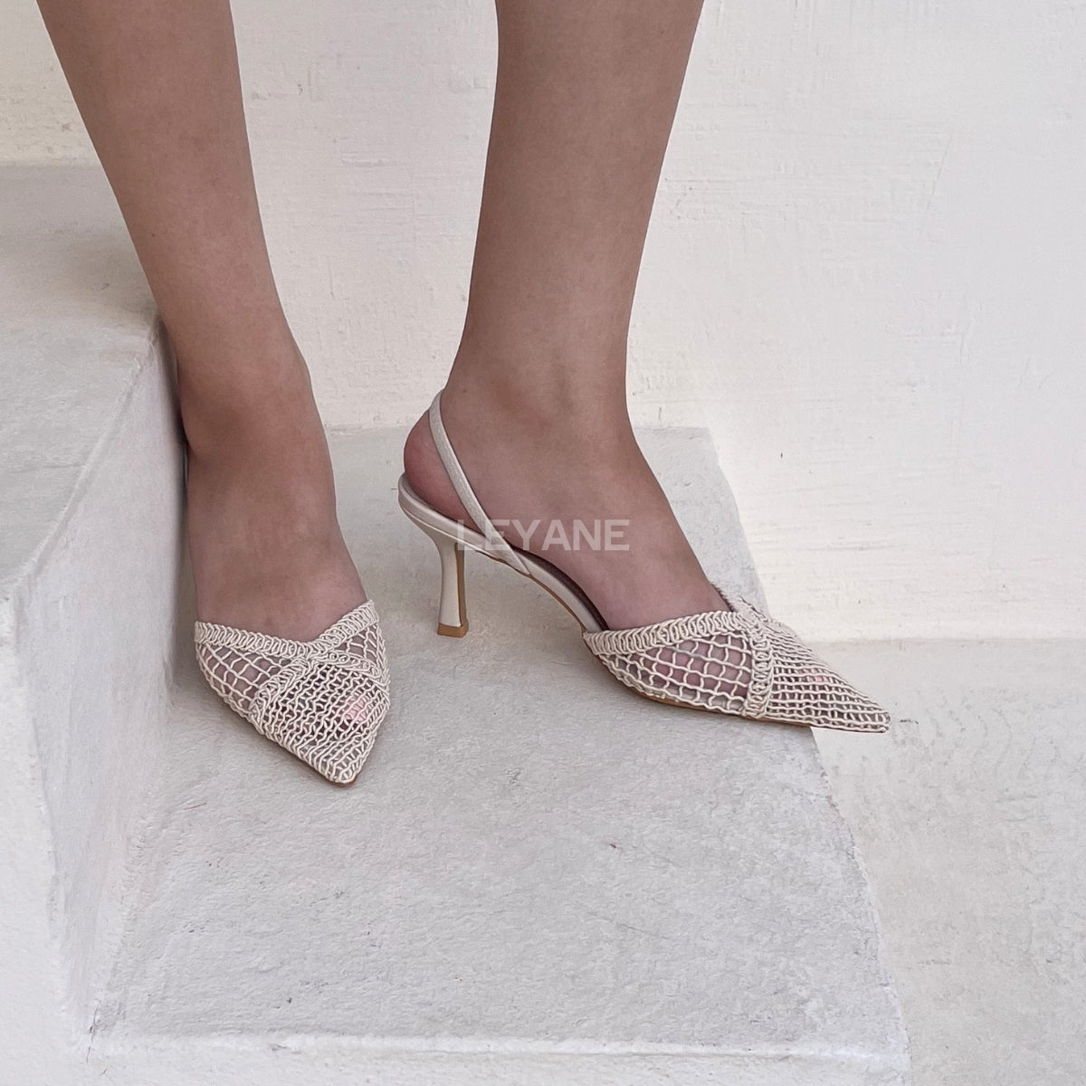 escarpins femme, escarpins à talons, escarpins talon haut, escarpins talon moyen, escarpins talon confortable, escarpins talon fin, escarpins talon carré, escarpins élégants, escarpins chic, escarpins classiques, escarpins modernes, escarpins tendance, escarpins intemporels, escarpins soirée, escarpins habillés, escarpins bureau, escarpins workwear, escarpins minimalistes, escarpins bout pointu, escarpins bout fermé, escarpins bride arrière, slingback femme, escarpins vernis, escarpins en daim, escarpins en