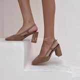 escarpins femme, escarpins à talons, escarpins talon haut, escarpins talon moyen, escarpins talon confortable, escarpins talon fin, escarpins talon carré, escarpins élégants, escarpins chic, escarpins classiques, escarpins modernes, escarpins tendance, escarpins intemporels, escarpins soirée, escarpins habillés, escarpins bureau, escarpins workwear, escarpins minimalistes, escarpins bout pointu, escarpins bout fermé, escarpins bride arrière, slingback femme, escarpins vernis, escarpins en daim, escarpins en