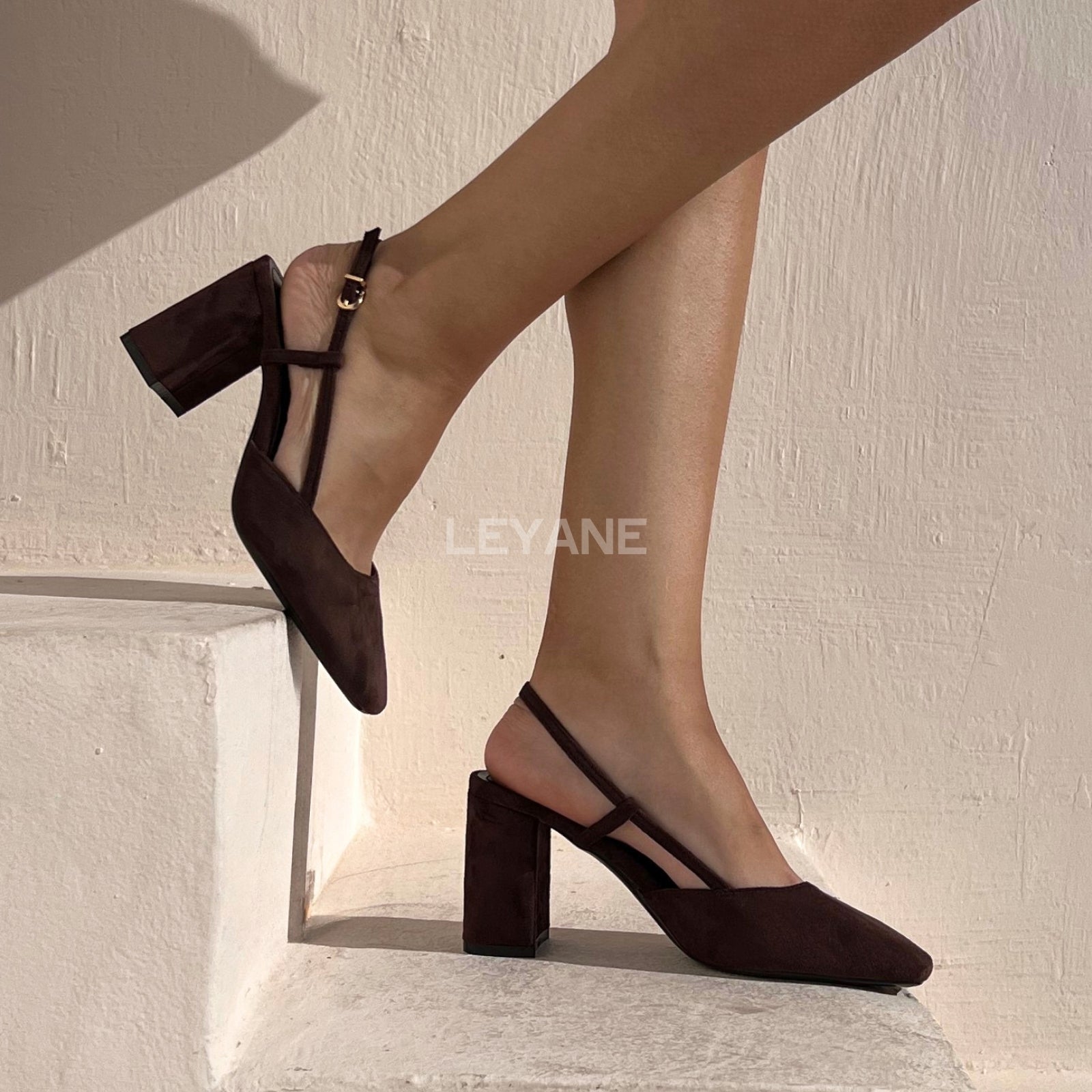 escarpins femme, escarpins à talons, escarpins talon haut, escarpins talon moyen, escarpins talon confortable, escarpins talon fin, escarpins talon carré, escarpins élégants, escarpins chic, escarpins classiques, escarpins modernes, escarpins tendance, escarpins intemporels, escarpins soirée, escarpins habillés, escarpins bureau, escarpins workwear, escarpins minimalistes, escarpins bout pointu, escarpins bout fermé, escarpins bride arrière, slingback femme, escarpins vernis, escarpins en daim, escarpins en