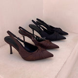 escarpins femme, escarpins à talons, escarpins talon haut, escarpins talon moyen, escarpins talon confortable, escarpins talon fin, escarpins talon carré, escarpins élégants, escarpins chic, escarpins classiques, escarpins modernes, escarpins tendance, escarpins intemporels, escarpins soirée, escarpins habillés, escarpins bureau, escarpins workwear, escarpins minimalistes, escarpins bout pointu, escarpins bout fermé, escarpins bride arrière, slingback femme, escarpins vernis, escarpins en daim, escarpins en