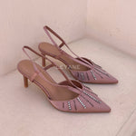 escarpins femme, escarpins à talons, escarpins talon haut, escarpins talon moyen, escarpins talon confortable, escarpins talon fin, escarpins talon carré, escarpins élégants, escarpins chic, escarpins classiques, escarpins modernes, escarpins tendance, escarpins intemporels, escarpins soirée, escarpins habillés, escarpins bureau, escarpins workwear, escarpins minimalistes, escarpins bout pointu, escarpins bout fermé, escarpins bride arrière, slingback femme, escarpins vernis, escarpins en daim, escarpins en