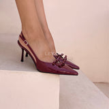 escarpins femme, escarpins à talons, escarpins talon haut, escarpins talon moyen, escarpins talon confortable, escarpins talon fin, escarpins talon carré, escarpins élégants, escarpins chic, escarpins classiques, escarpins modernes, escarpins tendance, escarpins intemporels, escarpins soirée, escarpins habillés, escarpins bureau, escarpins workwear, escarpins minimalistes, escarpins bout pointu, escarpins bout fermé, escarpins bride arrière, slingback femme, escarpins vernis, escarpins en daim, escarpins en