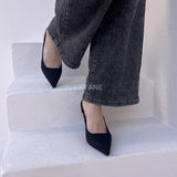 escarpins femme, escarpins à talons, escarpins talon haut, escarpins talon moyen, escarpins talon confortable, escarpins talon fin, escarpins talon carré, escarpins élégants, escarpins chic, escarpins classiques, escarpins modernes, escarpins tendance, escarpins intemporels, escarpins soirée, escarpins habillés, escarpins bureau, escarpins workwear, escarpins minimalistes, escarpins bout pointu, escarpins bout fermé, escarpins bride arrière, slingback femme, escarpins vernis, escarpins en daim, escarpins en