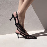 sandales à talons, sandales talon femme, sandales à talon carré, sandales à talon large, sandales à talon épais, sandales à talon haut, sandales à talon moyen, sandales confortables, sandales élégantes femme, sandales chic, sandales tendance, sandales été femme, sandales habillées, sandales minimalistes, sandales modernes, sandales ouvertes, sandales à brides, sandales bride cheville, sandales plateforme, sandales chunky talon, sandales fashion, sandales casual chic, sandales soirée, sandales style marocain