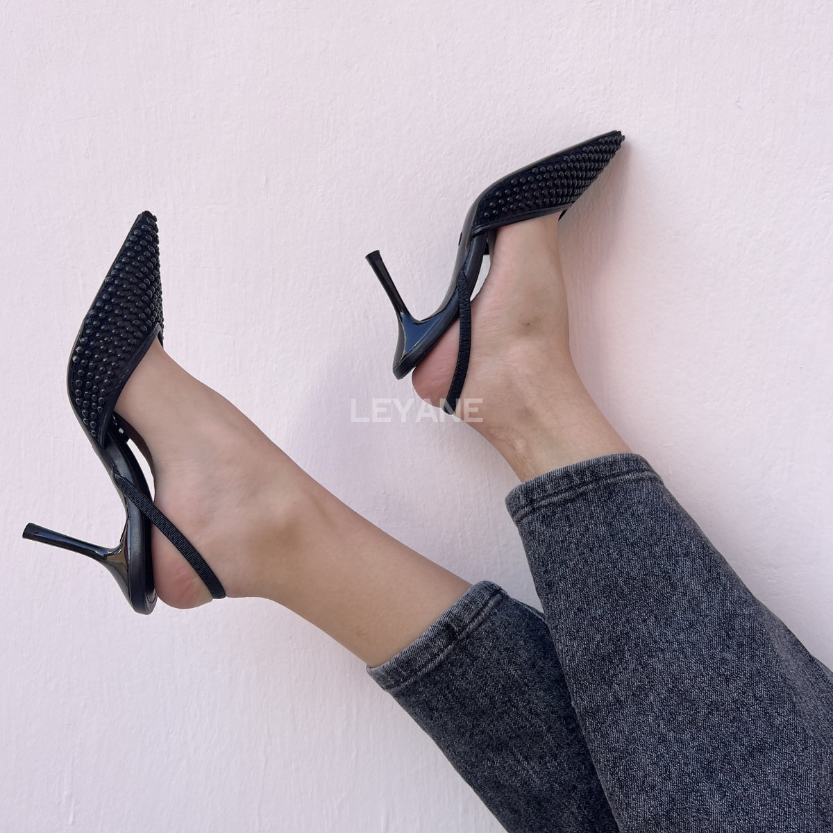 sandales à talons, sandales talon femme, sandales à talon carré, sandales à talon large, sandales à talon épais, sandales à talon haut, sandales à talon moyen, sandales confortables, sandales élégantes femme, sandales chic, sandales tendance, sandales été femme, sandales habillées, sandales minimalistes, sandales modernes, sandales ouvertes, sandales à brides, sandales bride cheville, sandales plateforme, sandales chunky talon, sandales fashion, sandales casual chic, sandales soirée, sandales style marocain