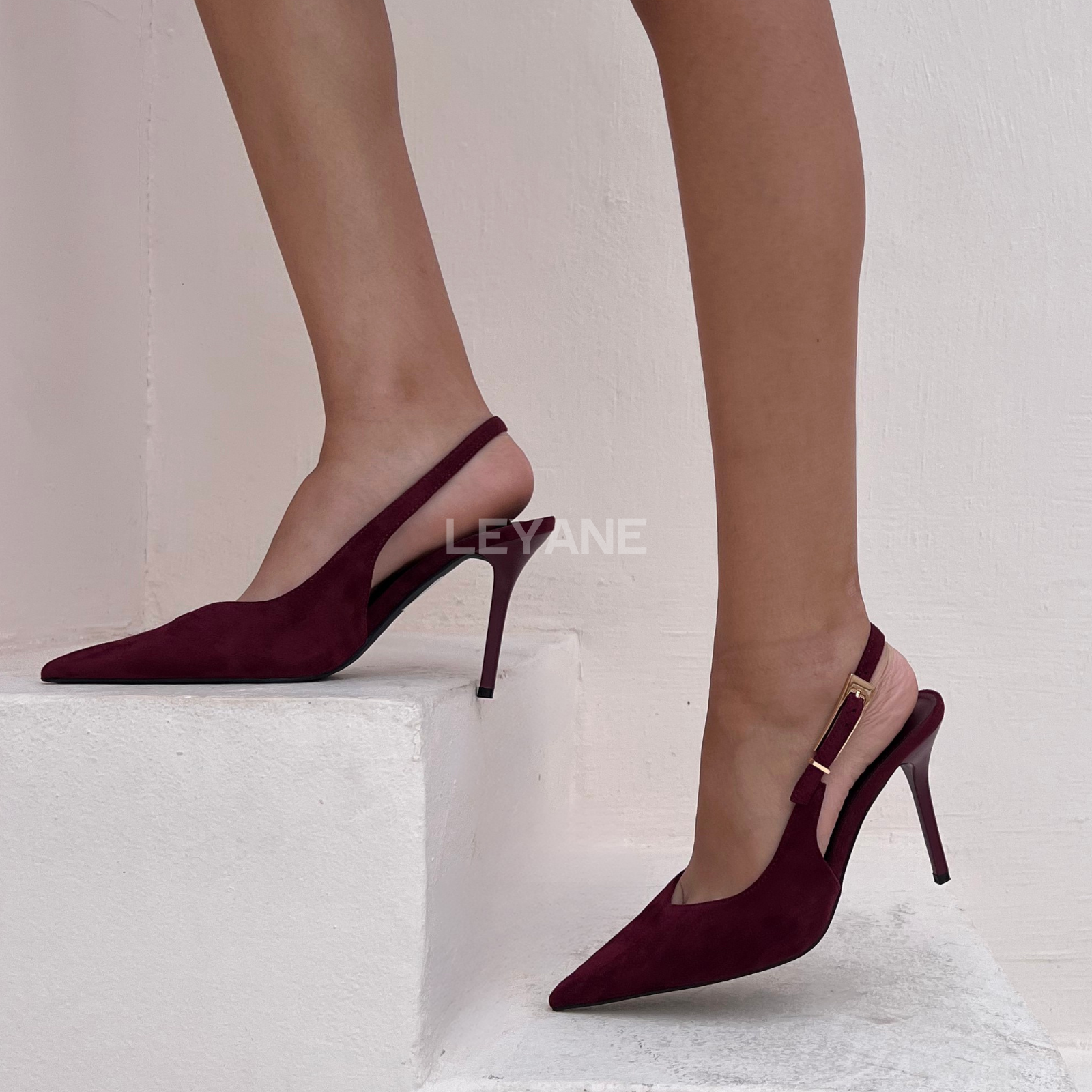 escarpins femme, escarpins à talons, escarpins talon haut, escarpins talon moyen, escarpins talon confortable, escarpins talon fin, escarpins talon carré, escarpins élégants, escarpins chic, escarpins classiques, escarpins modernes, escarpins tendance, escarpins intemporels, escarpins soirée, escarpins habillés, escarpins bureau, escarpins workwear, escarpins minimalistes, escarpins bout pointu, escarpins bout fermé, escarpins bride arrière, slingback femme, escarpins vernis, escarpins en daim, escarpins en