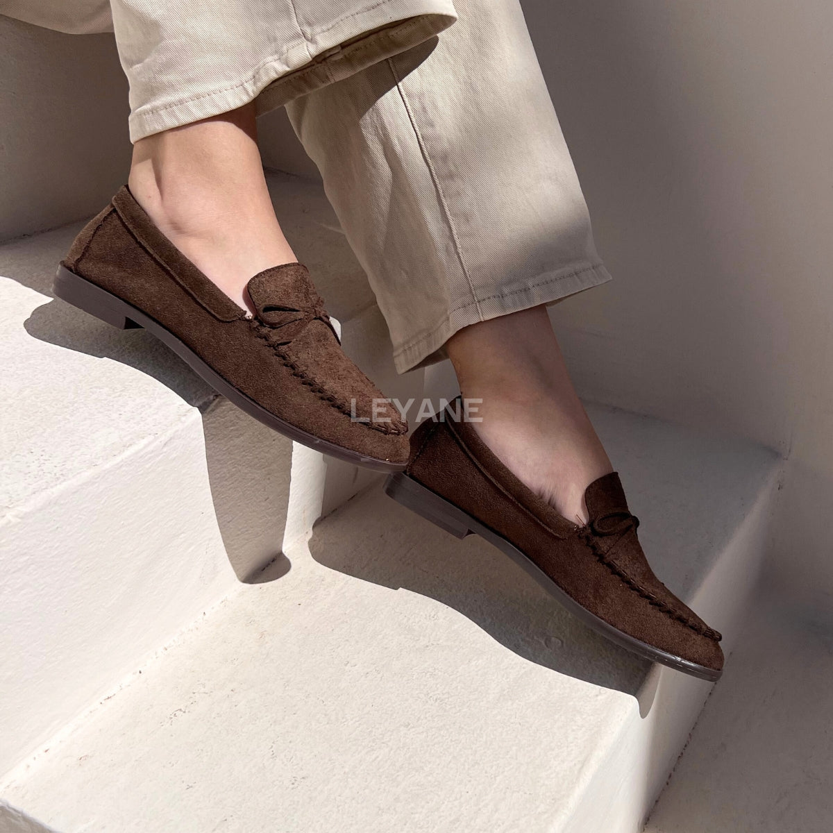 mocassins, suédine, daim, nœud, classique, chic, casual, chaussures plates, confort, femme, intemporel, automne, élégant