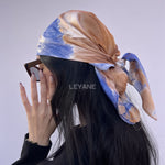 #Foulard #ModeFemme #StyleÉlégant #AccessoireChic #LookModerne #Tendance2026 #HairStyle #PolkaDots #FashionInspiration #ChicEtSimple
