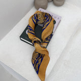 foulard femme, foulard élégant, foulard chic, foulard classique, foulard moderne, foulard tendance, foulard intemporel, foulard luxe, foulard premium, foulard soie, foulard satin, foulard mousseline, foulard léger, foulard doux, foulard fluide, foulard imprimé, foulard uni, foulard à motifs, foulard minimaliste, foulard clean look, foulard fashion, foulard stylé, foulard habillé, foulard quotidien, foulard casual, foulard workwear, foulard bureau, foulard soirée, foulard polyvalent, foulard carré, foulard l