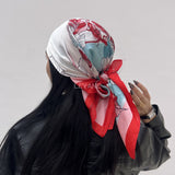 foulard femme, foulard élégant, foulard chic, foulard classique, foulard moderne, foulard tendance, foulard intemporel, foulard luxe, foulard premium, foulard soie, foulard satin, foulard mousseline, foulard léger, foulard doux, foulard fluide, foulard imprimé, foulard uni, foulard à motifs, foulard minimaliste, foulard clean look, foulard fashion, foulard stylé, foulard habillé, foulard quotidien, foulard casual, foulard workwear, foulard bureau, foulard soirée, foulard polyvalent, foulard carré, foulard l