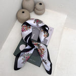 foulard femme, foulard élégant, foulard chic, foulard classique, foulard moderne, foulard tendance, foulard intemporel, foulard luxe, foulard premium, foulard soie, foulard satin, foulard mousseline, foulard léger, foulard doux, foulard fluide, foulard imprimé, foulard uni, foulard à motifs, foulard minimaliste, foulard clean look, foulard fashion, foulard stylé, foulard habillé, foulard quotidien, foulard casual, foulard workwear, foulard bureau, foulard soirée, foulard polyvalent, foulard carré, foulard l