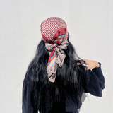 #Foulard #ModeFemme #StyleÉlégant #AccessoireChic #LookModerne #Tendance2026 #HairStyle #PolkaDots #FashionInspiration #ChicEtSimple
