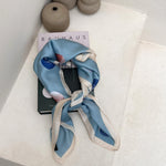 foulard femme, foulard élégant, foulard chic, foulard classique, foulard moderne, foulard tendance, foulard intemporel, foulard luxe, foulard premium, foulard soie, foulard satin, foulard mousseline, foulard léger, foulard doux, foulard fluide, foulard imprimé, foulard uni, foulard à motifs, foulard minimaliste, foulard clean look, foulard fashion, foulard stylé, foulard habillé, foulard quotidien, foulard casual, foulard workwear, foulard bureau, foulard soirée, foulard polyvalent, foulard carré, foulard l