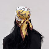 foulard femme, foulard élégant, foulard chic, foulard classique, foulard moderne, foulard tendance, foulard intemporel, foulard luxe, foulard premium, foulard soie, foulard satin, foulard mousseline, foulard léger, foulard doux, foulard fluide, foulard imprimé, foulard uni, foulard à motifs, foulard minimaliste, foulard clean look, foulard fashion, foulard stylé, foulard habillé, foulard quotidien, foulard casual, foulard workwear, foulard bureau, foulard soirée, foulard polyvalent, foulard carré, foulard l
