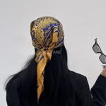 foulard femme, foulard élégant, foulard chic, foulard classique, foulard moderne, foulard tendance, foulard intemporel, foulard luxe, foulard premium, foulard soie, foulard satin, foulard mousseline, foulard léger, foulard doux, foulard fluide, foulard imprimé, foulard uni, foulard à motifs, foulard minimaliste, foulard clean look, foulard fashion, foulard stylé, foulard habillé, foulard quotidien, foulard casual, foulard workwear, foulard bureau, foulard soirée, foulard polyvalent, foulard carré, foulard l